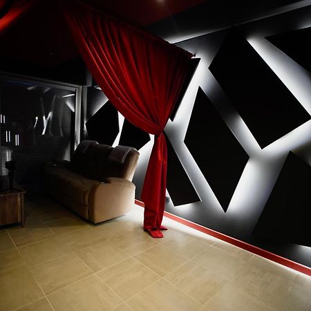 L Unique Cinema Room Grenoble Exterior foto