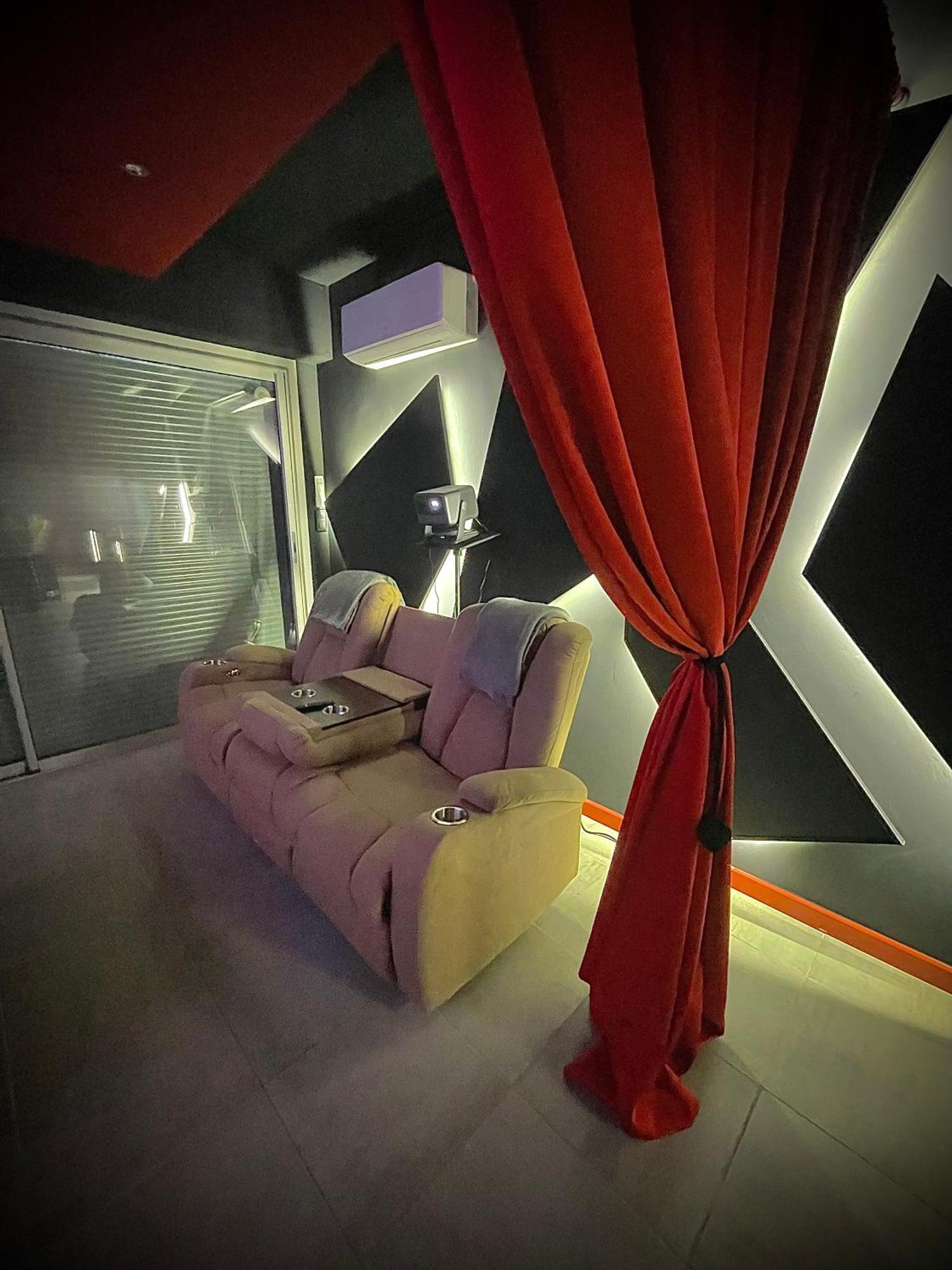 L Unique Cinema Room Grenoble Exterior foto
